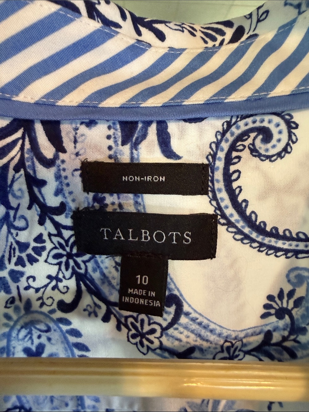 Talbots Womens Blue White Paisley Non-Iron Sleeveless Button Down Shirt Size 10 - Picture 2 of 5